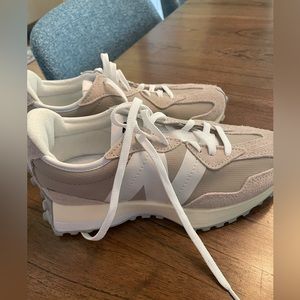New balance 327s Size 6.5